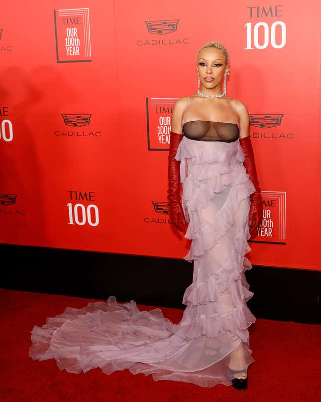 Image for article titled Time 100 Gala: Influential Millionaires Bring Out the Mesh, Glitter, and Capes