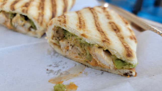Image for article titled Tropical Smoothie Cafe Would Like to Remind You That It Exists