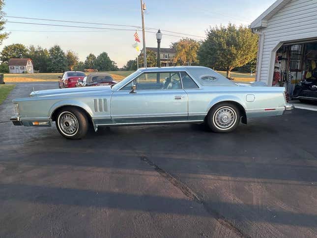 Image for article titled At $15,500, Is This 1979 Lincoln Mark V a Baroque Bargain?