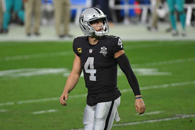 Image for article titled Ranking where all 32 NFL teams stand with their QBs, from best to worst