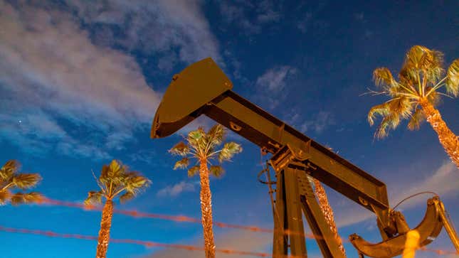 Image for article titled How the World Should Stop Fossil Fuel Production