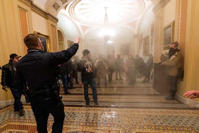 Image for article titled Federal Law Enforcement Might Let Some Capitol Attackers Get Away Without Charges for Insurrection