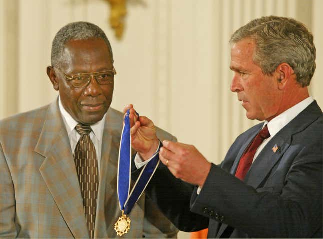 Image for article titled The life of Hank Aaron in photos