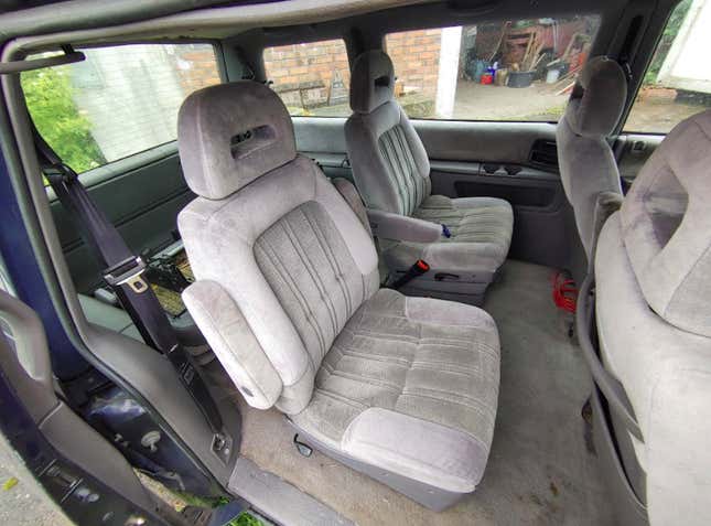 Image for article titled I Just Bought A $600 Diesel Manual Chrysler Minivan But It Has 250,000 Miles And Is Broken In Germany