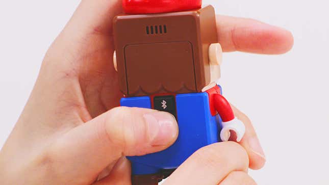¿La inclusión de un botón Bluetooth en la figura de Mario significa que tendrá app?