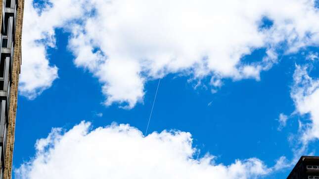 Hay un hilo de pescar que rodea toda la isla de Manhattan: el <i>eruv</i> más caro del mundo