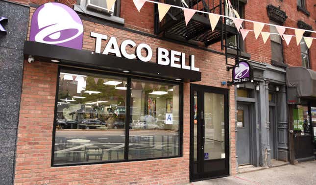 Image for article titled Taco Bell customer finds "doorknob" in nachos