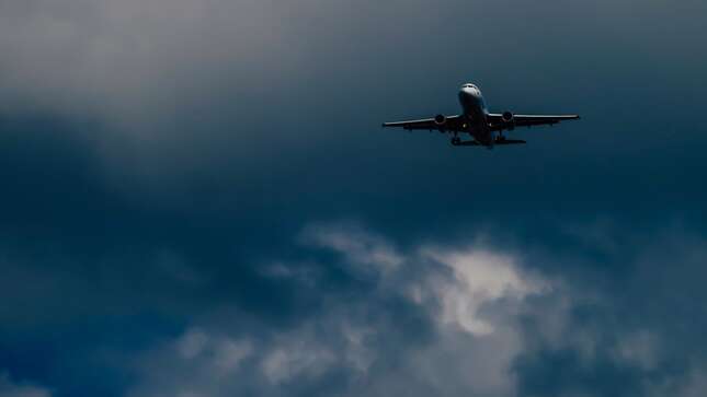 Imagen para el artículo titulado Encuentran una manera de convertir CO2 en combustible para aviones (y posiblemente diésel)