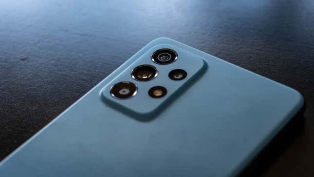 Imagen para el artículo titulado Galaxy A52 5G: Samsung ha traído las cosas acertadas de los S21 para conseguir destacar en la gama media