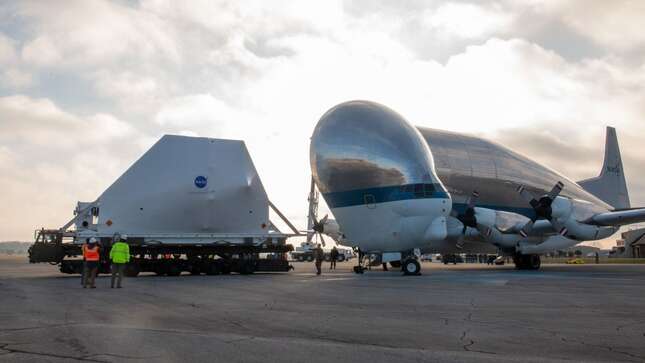 El primer vuelo de la nave Orion de la NASA, en las entrañas del avión Super Guppy, en fotos
