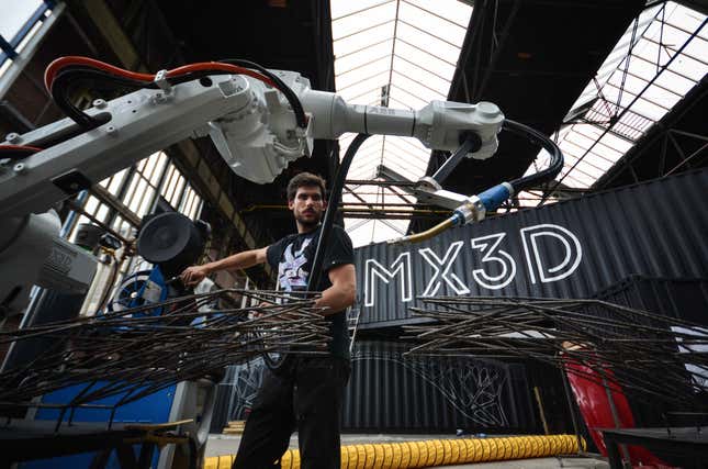 Image for article titled A robot is going to 3D print a bridge in Amsterdam