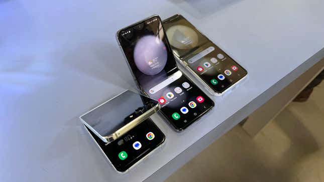 Image for article titled Samsung Galaxy Z Flip 5 Hands-on: A Bigger Flex Window for This Pocket-sized Foldable