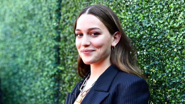 Image for article titled Victoria Pedretti Says ‘Well Known Actor’ Told Her He’s Masturbated to Her ‘Many Times’