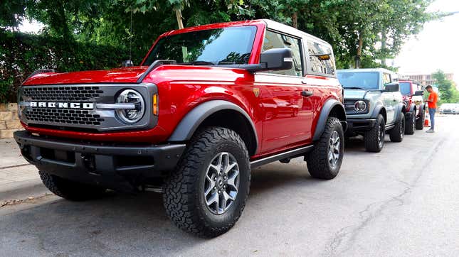 Image for article titled Best Reviews 2021: The 2021 Ford Bronco Is The Compromised Off-Road Beast You Dreamed It Would Be