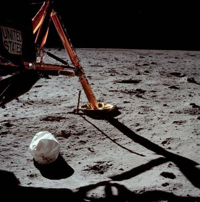 Image for article titled 25 Rare and Overlooked Images From the Famed Apollo 11 Mission