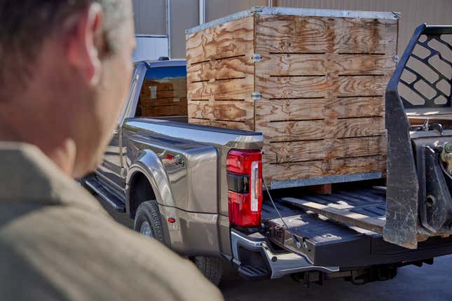 With three out of five LEDs illuminated in the taillight, the driver knows this payload is well under the maximum for this truck.