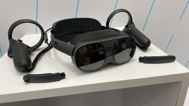 Las gafas de realidad virtual HTC Vive XR Elite en el CES 2023