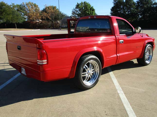 Image for article titled At $22,000, Is This 2000 Dodge Dakota R/T Muscle Truck Worth The Flex?