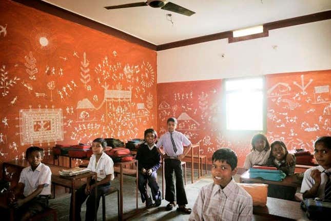 Image for article titled Japanese artists create stunning mud paintings on this Indian school’s walls—then wipe them off