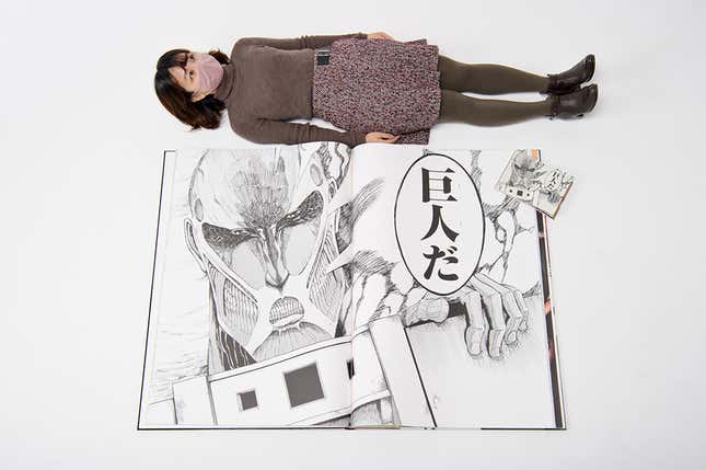 Imagen para el artículo titulado Lanzan un manga de Attack on Titan que pesa más de 13 kilos y cuesta 1200 euros