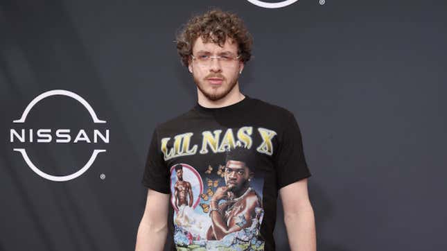 Image for article titled Jack Harlow Wears Lil Nas X T-Shirt to 2022 BET Awards, Brings Out Brandy and Lil Wayne for Performance