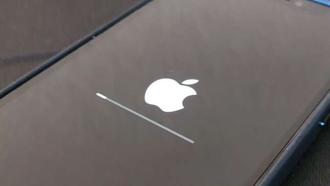 Imagen para el artículo titulado Apple paga millones a una mujer porque el servicio técnico filtró sus fotos desnuda