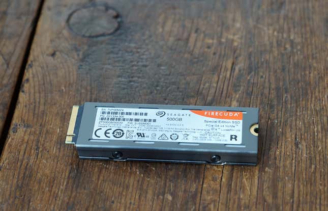 Imagen para el artículo titulado El Seagate Beskar Ingot Drive es el disco SSD PCIe ideal para los fans de Star Wars y del rendimiento