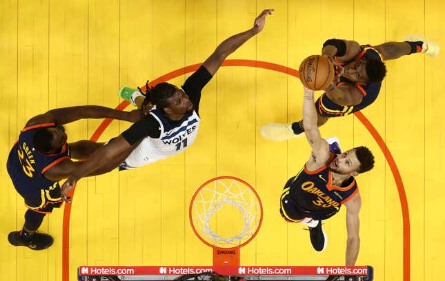 Image for article titled Damian Lillard or Steph Curry — who’s the better daily fantasy play for tonight?