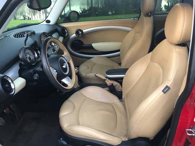 Imagen para el artículo titulado A $7500, ¿es este Mini Cooper Clubman 2008 una ganga Maxi?