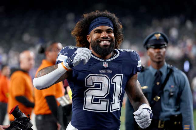 EAST RUTHERFORD, NEW JERSEY - SEPTEMBER 26: Ezekiel Elliott #21 of the Dallas Cowboys celebrates after defeating the New York Giants in the game at MetLife Stadium on September 26, 2022 in East Rutherford, New Jersey.
