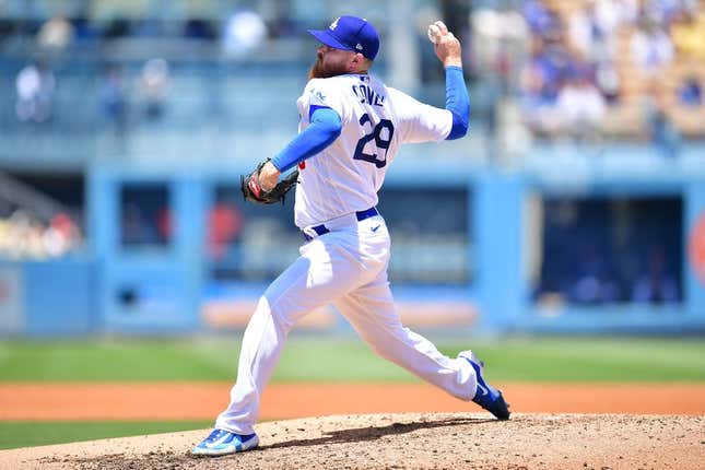17 Mayıs 2023;  Los Angeles, Kaliforniya, ABD;  Los Angeles Dodgers rölyef atıcısı Dylan Covey (29), Dodger Stadyumu'ndaki dördüncü vuruş sırasında Minnesota Twins'e karşı atış yapıyor.