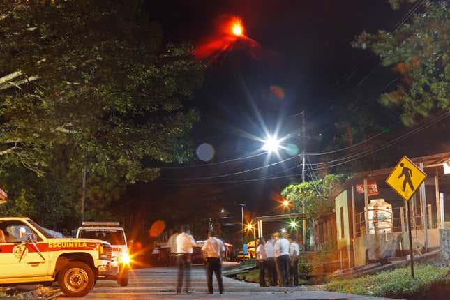 Image for article titled Guatemala’s deadly Volcan de Fuego is erupting again