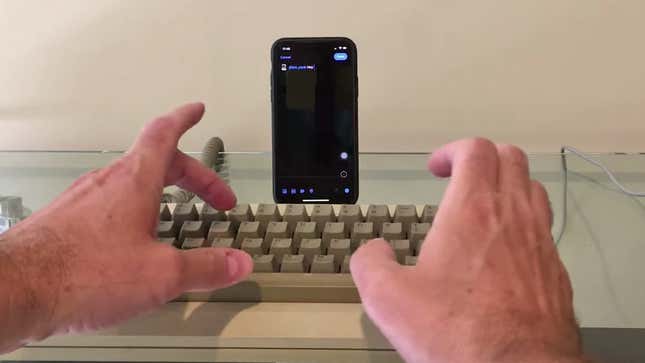 Image for article titled Typing on the iPhone Sounds Amazing With the Original Mac Keyboard Attached