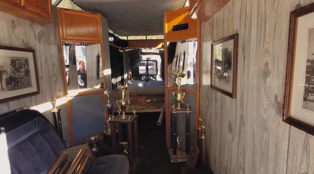Image for article titled This Harley-Davidson Big Rig Camper Has 9 Wheels And Weighs 4,000 Pounds