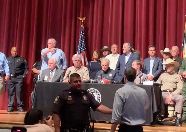 Image for article titled Beto O’Rourke Caused a Scene at Greg Abbott’s Press Conference After Shooting