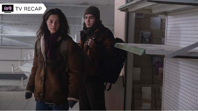 Olivia Thirlby's Hero and Elliot Fletcher's Sam are wearing winter clothes inside a store of empty shelves in Y: The Last Man.