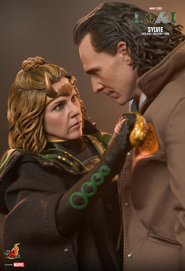 Image for article titled Loki and Sylvie Look Deep Into Each Other’s Souls in Their New Hot Toys Figures