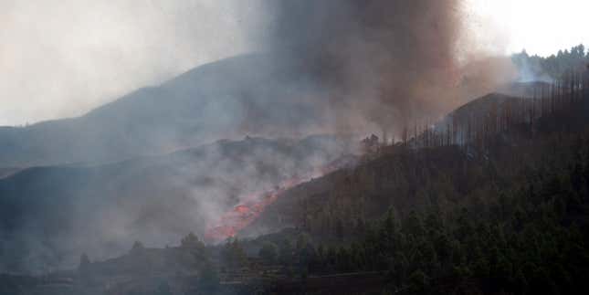 Imagen para el artículo titulado Las imágenes más sobrecogedoras de la erupción del volcán de La Palma