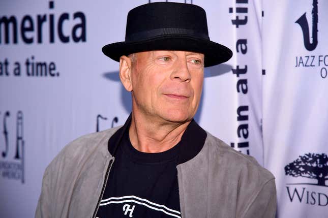 Imagen para el artículo titulado Bruce Willis desmiente haber vendido su cara a una compañía de deepfakes