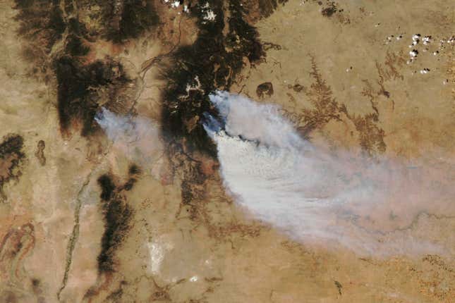 An image captured by the MODIS instrument on NASA’s Aqua satellite shows the smoke plume from fires burning between Santa Fe and Las Vegas, NM on May 3.