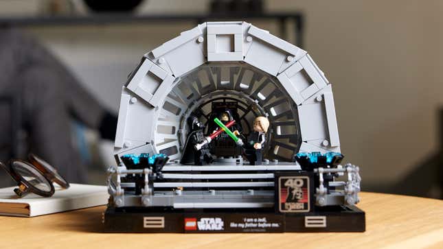 Image for article titled Lego&#39;s New 1,949-Piece Star Wars Ultimate X-Wing Is Joined by 2 Return of the Jedi Dioramas