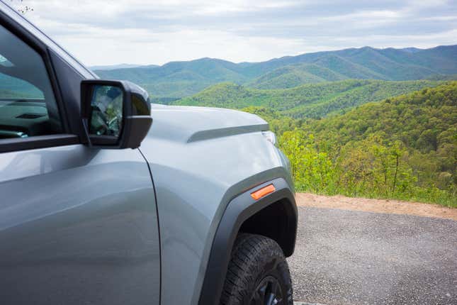 Image for article titled The 2023 GMC Canyon AT4X Refines Chevy's ZR2 Off-Road Formula