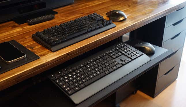 El teclado Trust Trezo, comparado con un teclado mecácnico TKL (Un Wooting One).