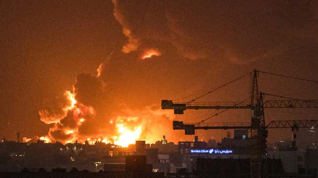 Aramco oil refinery ablaze in Jeddah after Houthi missile attack