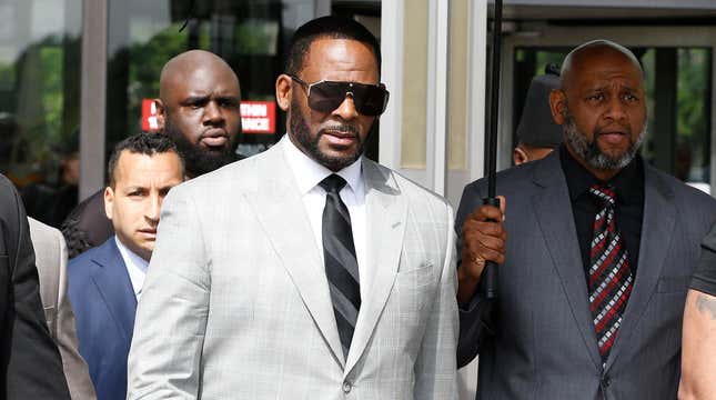 R. Kelly leaves the Leighton Criminal Courthouse on June 06, 2019 in Chicago, Illinois.