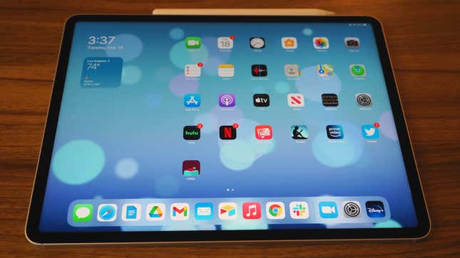 Imagen para el artículo titulado Apple trabaja en un dock para el iPad similar al de la Pixel Tablet