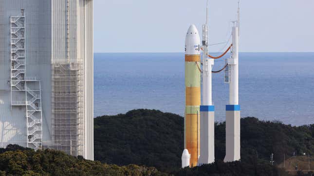 The H3 Launch Vehicle was returned to a building for assembling at the Tanegashima Space Center in Minamitane Town, Kagoshima Prefecture on February 18.