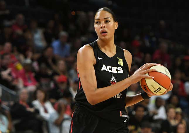 Image for article titled WNBA Coach Suspended, Fined After Body-Shaming Liz Cambage During Game: &#39;I Will Never Let a Man Disrespect Me Ever!&#39;