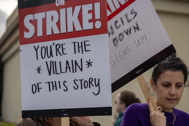 Image for article titled The best signs from the Writers&#39; Strike picket line (so far)