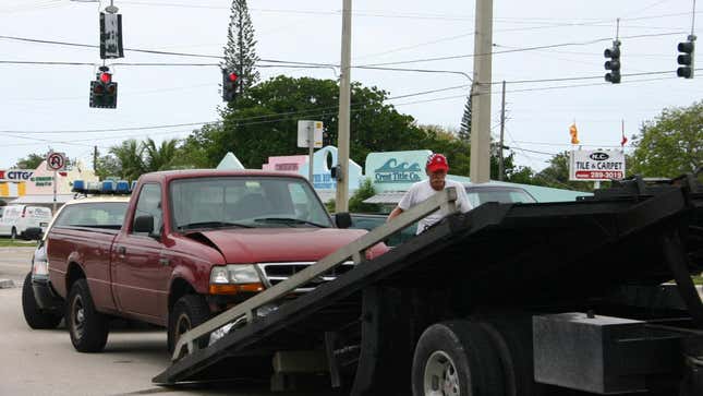 Image for article titled Hurricane Ian Victims Were the Target of an Alleged Scam by a Towing Company
